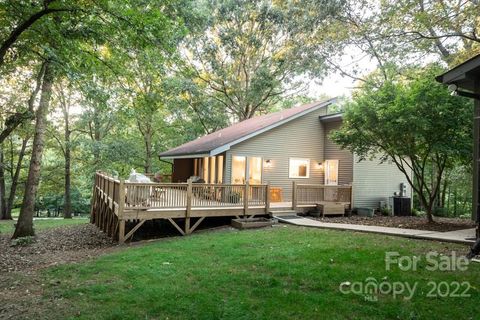 2106 Lynmore Drive sold home in Lynmore, Sherrills Ford, NC