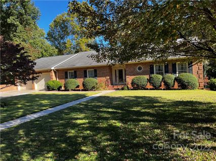 1008 Charlesmont Court sold home in Plantation Heights, Lenoir, NC