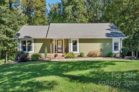 106 Three Oaks Lane