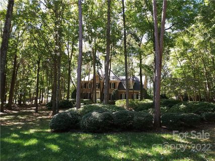 9012 Yellow Pine Court