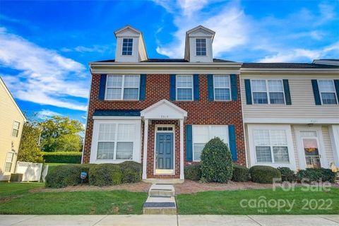 7519 Bluff Point Lane sold home in Bluffs at Waterside Crossing, Denver, NC