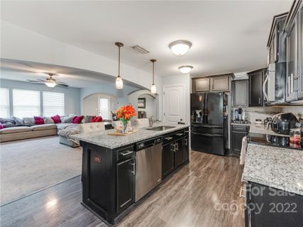 909 Sherman Street sold home in Village At Fifth Avenue, Gastonia, NC