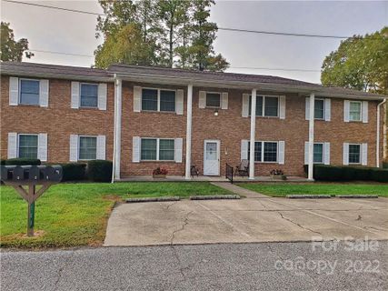 100 Falling Waters Road 2 sold home in Brookside Manor Condominiums, Hendersonville, NC