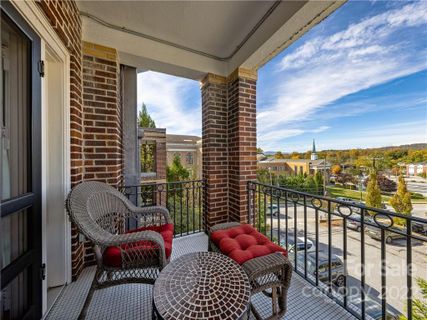 203 6th Avenue 3 A/B sold home in Landmark Condominiums, Hendersonville, NC