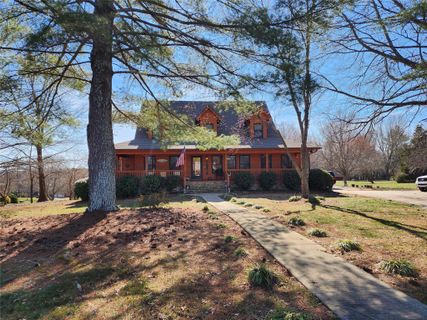 11 Knob Hill Road