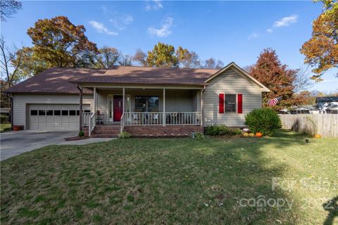 8201 Laurel Oak Court sold home in The Oaks Estates, Harrisburg, NC