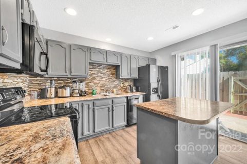 3849 Mosscroft Lane