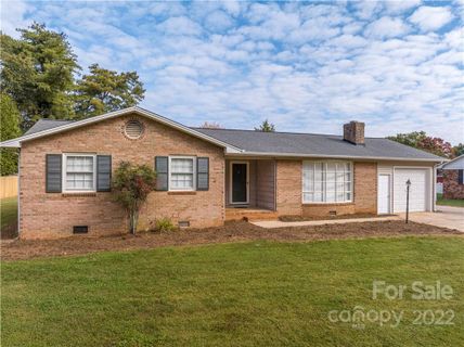 4833 Kennedy Street sold home in Olde Well South, Hickory, NC