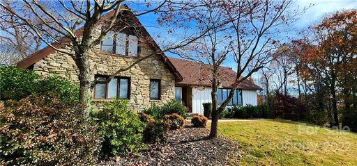 112 Hy Vu Drive sold home in Windy Heights, Canton, NC
