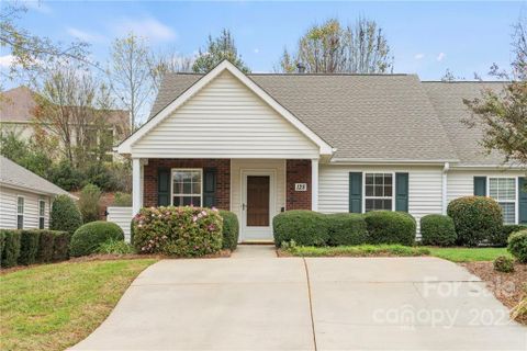 128 Ashwood Lane