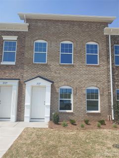 2127 24th Street Lane sold home in Hawks Ridge, Hickory, NC