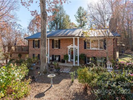 402 Lamp Post Drive sold home in Lamplighter Estates, Zirconia, NC