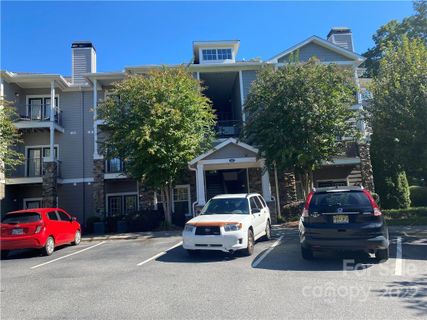 300 Vista Lake Drive 102