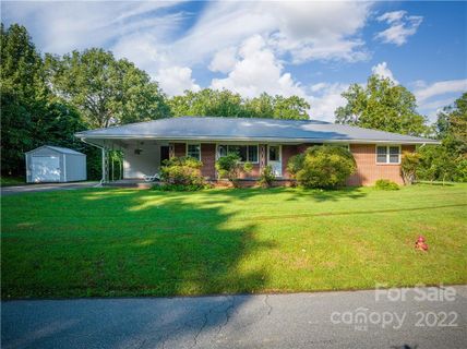 132 Ridgeway Street sold home in Courtland Heights, Sylva, NC