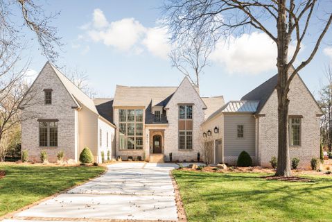 6015 Lansing Drive