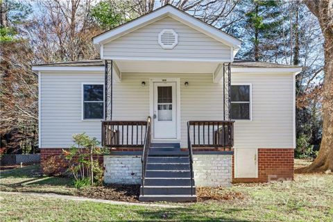 1018 Mountain View Street sold home in Oak Grove Heights, Hendersonville, NC