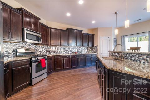 155 E Warfield Drive sold home in Wellesley East, Mooresville, NC
