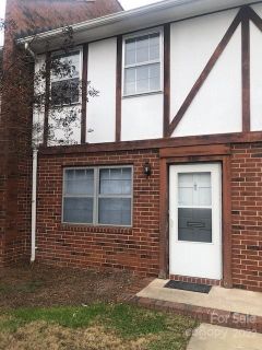 1300 Larchmont Place 208
