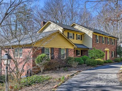 28 Hunters Lane sold home in Hunters Crossing, Hendersonville, NC