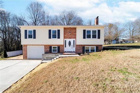 1733 Magnum Road sold home in Forest Ridge, Hickory, NC