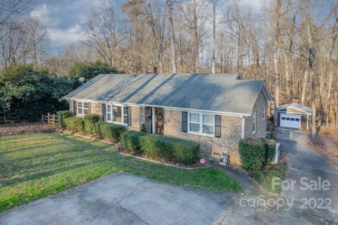 2913 Archdale Drive sold home in Windwood, Charlotte, NC