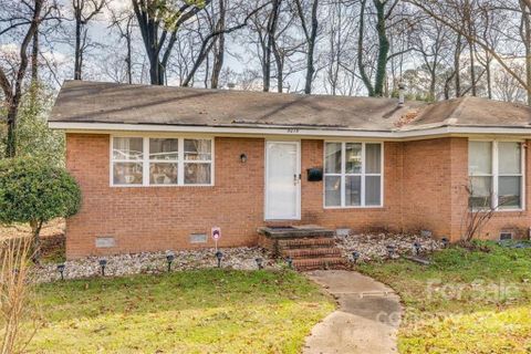 5015 Highlake Drive