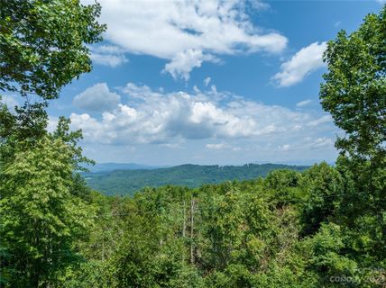 000 Skyway Drive sold home in Sky Village, Hendersonville, NC