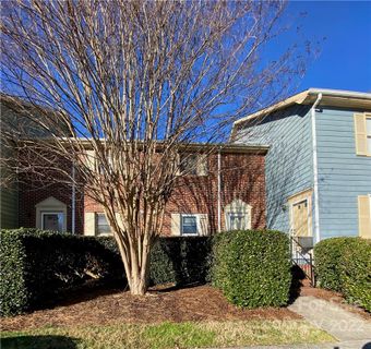 1300 Larchmont Place 811