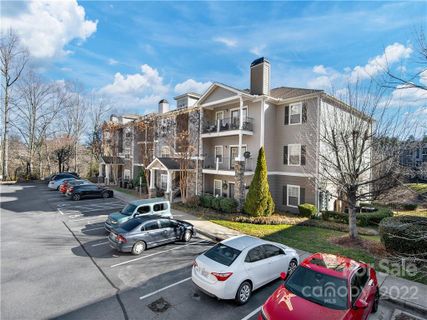 900 Vista Lake Drive 106
