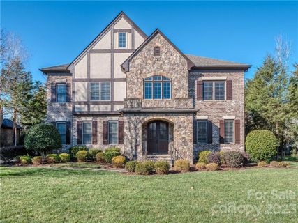 218 Glenmoor Drive