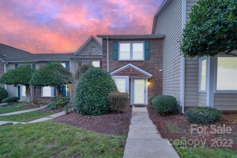 8221 Pineville Matthews Road sold home in Dunhill Court, Charlotte, NC