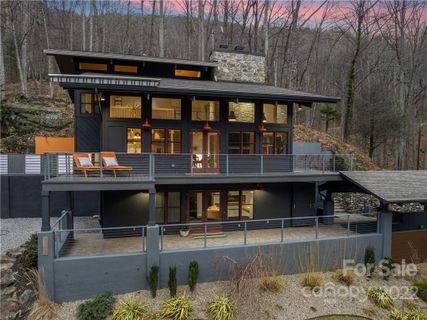 1585 Eagles Nest Road