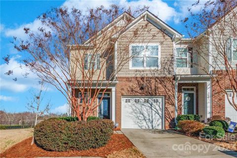 7005 Woodsbay Lane