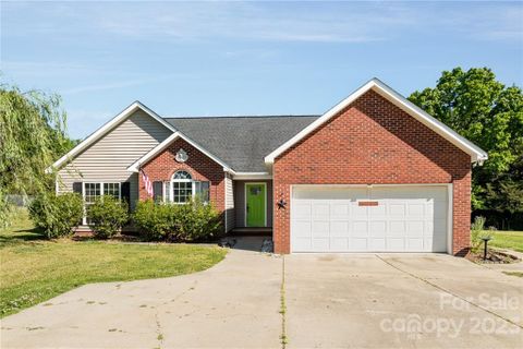 900 Pondside Drive sold home in Windward Oaks, Wingate, NC