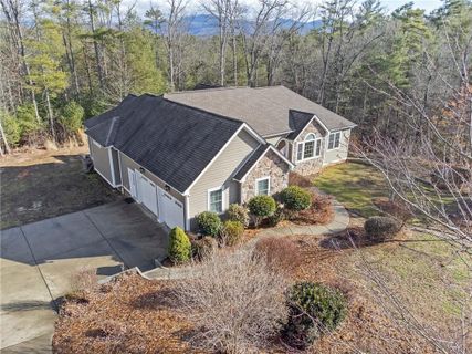 735 Settlers Trail