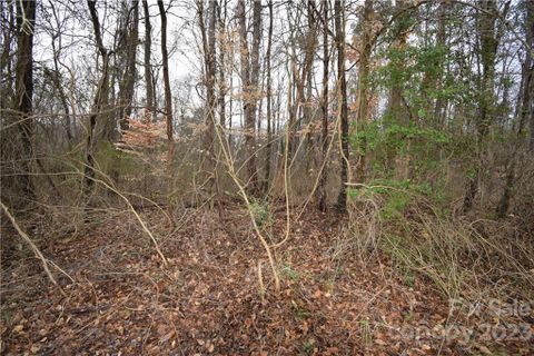 907 Edgewater Drive