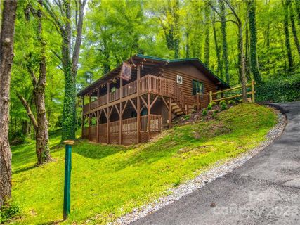 154 Cedarwood Drive sold home in Cedarwood, Waynesville, NC