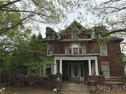 1210 Old West Innes Street