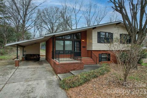 5623 Amity Place
