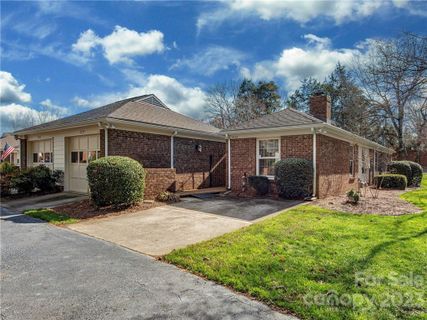 2424 Quail Lake Drive