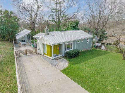 3451 Airlie Street