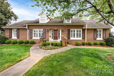 1034 Linda Lane