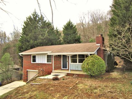 15 Hillview Circle