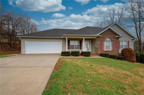 3806 Pineknoll Drive sold home in Pineknoll, Hickory, NC