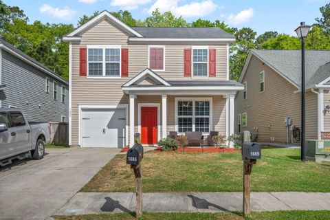 1686 Eider Down Drive active home in Drakesborough, Summerville, SC