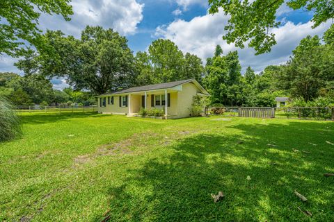 7372 Commodore Road