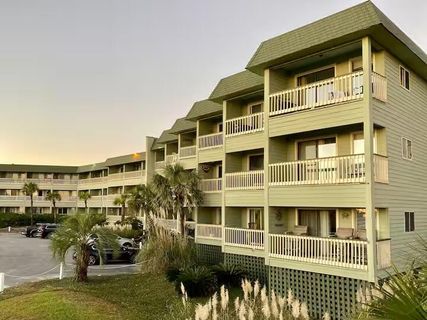 1300 Ocean Boulevard 305