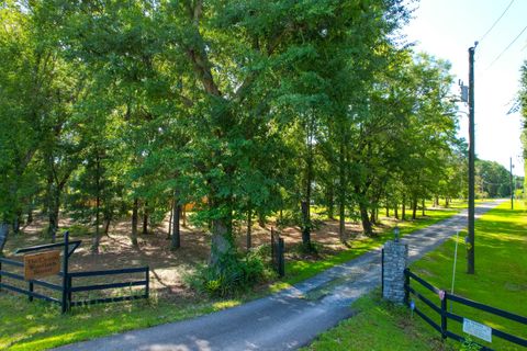 5565 Huckleberry Lane