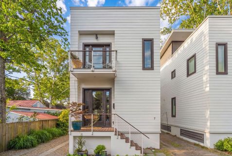 7 Carrere Court active home in Cannonborough-Elliotborough, Charleston, SC
