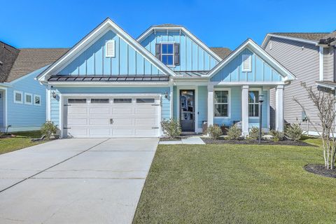 220 Old Grove Avenue active home in Foxbank Plantation, Moncks Corner, SC